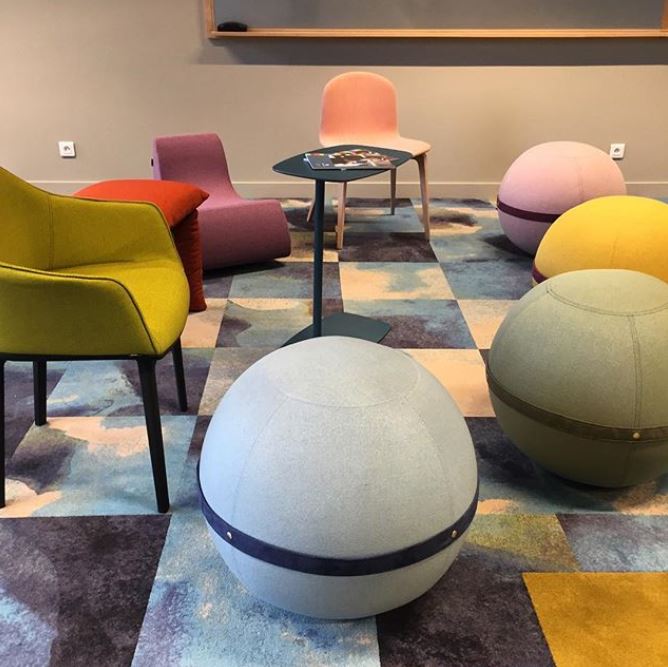 É uma bola de Pilates, uma cadeira? Não, é uma Bloon Paris😜